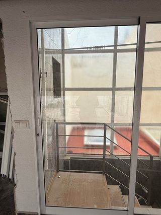 Puerta corredera de aluminio