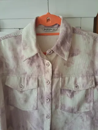 Camisa Stradivarius micropana tie-dye S