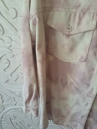 Camisa Stradivarius micropana tie-dye S