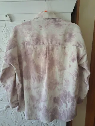 Camisa Stradivarius micropana tie-dye S