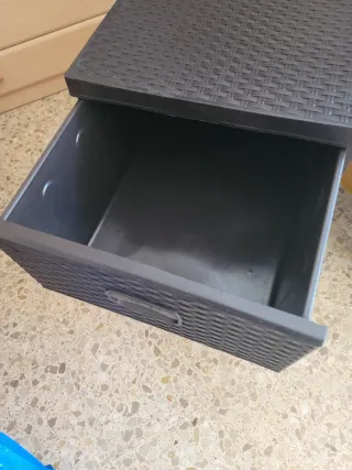 Cajonera de plástico marrón oscuro
