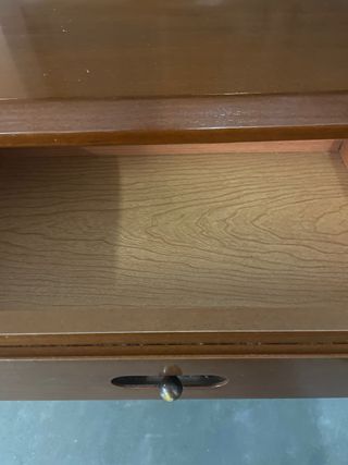 Mesita de noche antigua de madera