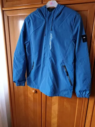 Cortavientos azul sin estrenar,sin marca