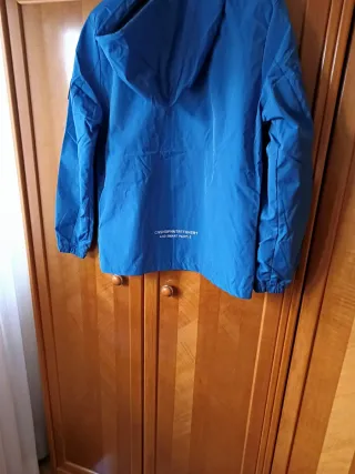 Cortavientos azul sin estrenar,sin marca