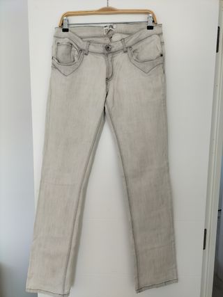 Pantalón vaquero mujer beige