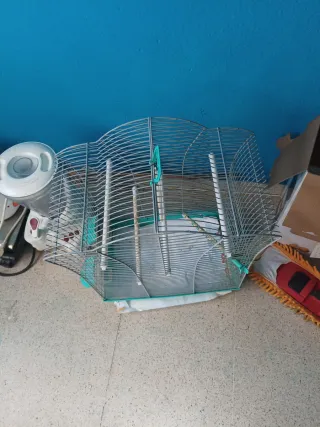 Jaula para pájaros plateada y turquesa