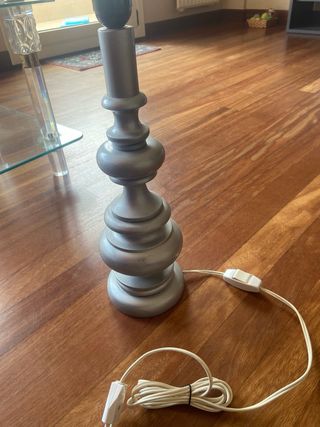 Lámpara de mesa gris