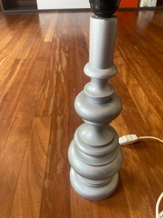 Lámpara de mesa gris