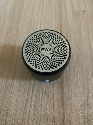 Altavoz mini Bluetooth casi sin usar.