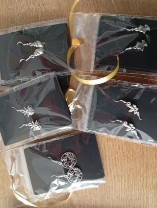 Lote llaveros y pulseras personalizados