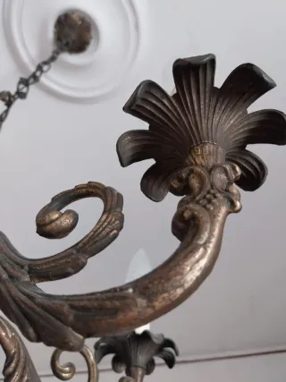 Lampadario vintage in bronzo con rifiniture dorate