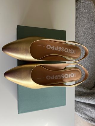 Zapatos destalonados Gioseppo dorados