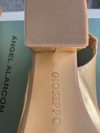 Zapatos destalonados Gioseppo dorados