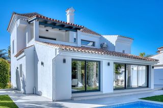 Casa adosada en alquiler en Nueva Andalucía centro en Marbella