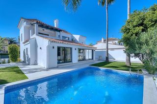 Casa adosada en alquiler en Nueva Andalucía centro en Marbella