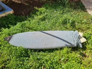 Tabla de surf con 4 quillas