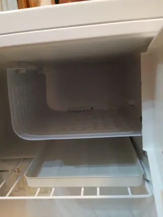 Nevera pequeña blanca