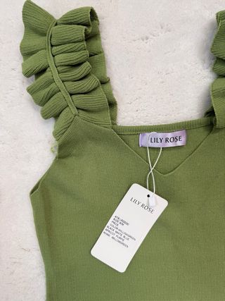 Top LILY ROSE verde con volantes talla S/M
