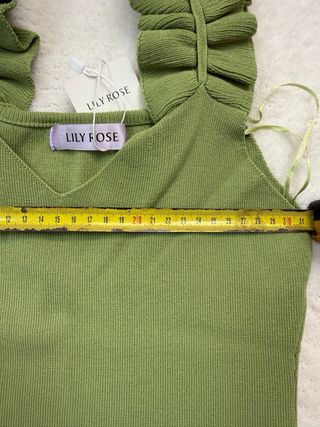 Top LILY ROSE verde con volantes talla S/M