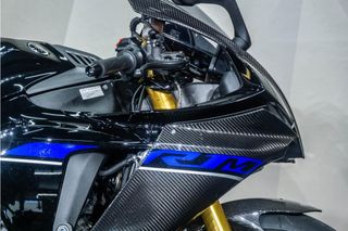 YAMAHA R1 M CARBONO * AKRAPOVIC * REESTRENO *