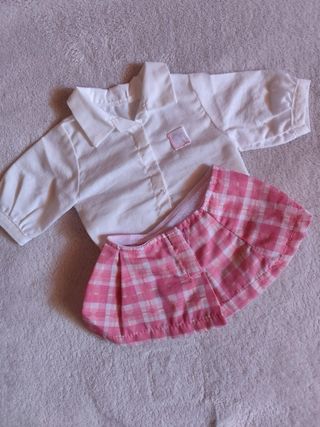 Conjunto de muñeca: blusa blanca y falda