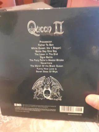 Libreto y DVD Queen II