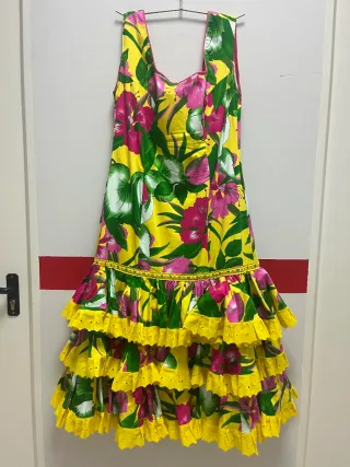 Traje de flamenca volantes flores