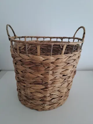 Cesta decorativa de mimbre