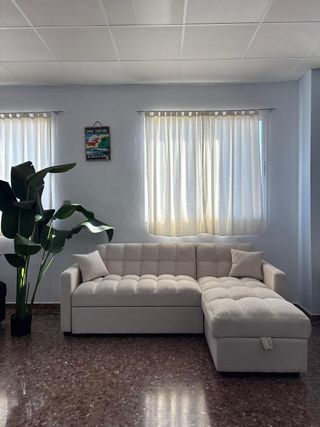 Sofá beige con chaise longue y cama oferta