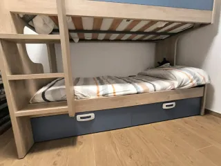 Litera madera con cajones y escalera