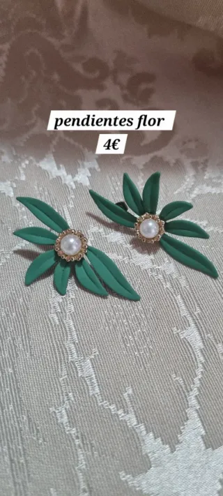 Pendientes flor perla dorada