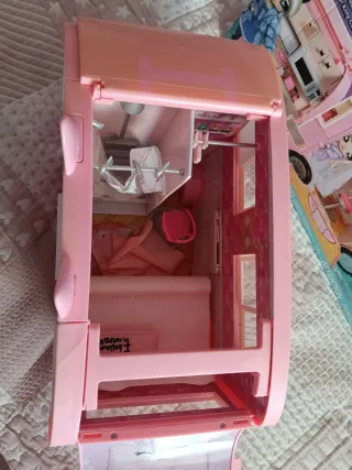 Caravana Na Na Na Surprise con caja + 2 muñecas