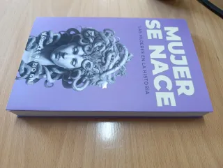 Mujer Se Nace/ A Woman Is Born A Woman -languag...