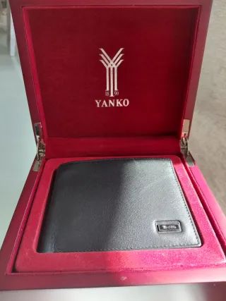Cartera de piel Yanko negra sin estrenar