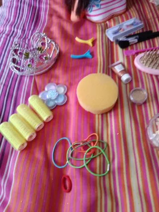 Busto Nancy con accesorios de peluquería