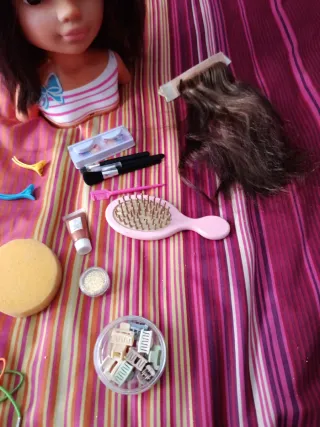 Busto Nancy con accesorios de peluquería