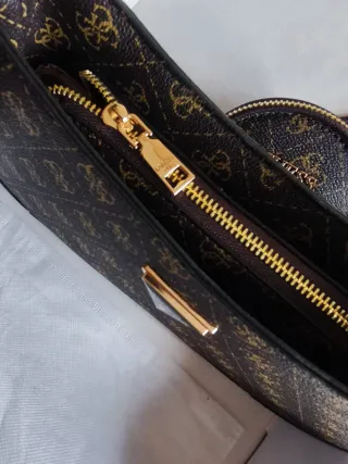 Bolso de Guess - Marrón y dorado con monedero