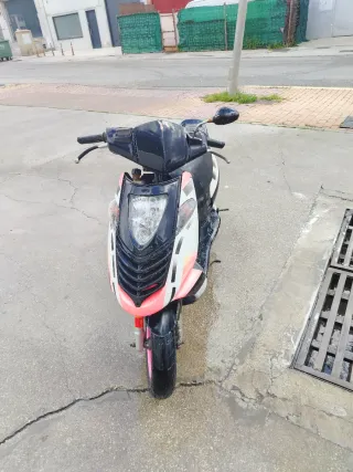 Aprilia Sonic 49cc Scooter Automática