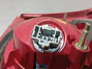 PILOTO TRASERO DERECHO INTERIOR MAZDA 3 BERLINA (