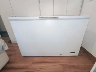 Arcón congelador grande Indesit