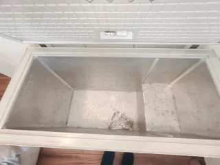 Arcón congelador grande Indesit