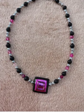 Collana vintage con ciondolo quadrato fucsia