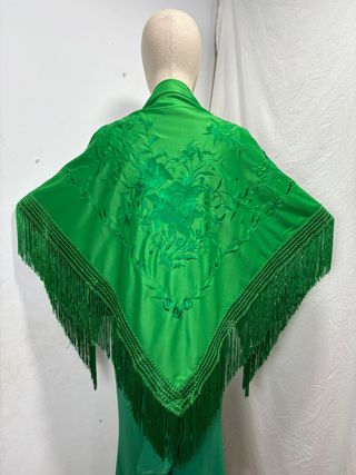 Manton Flamenco Bordado Flor Verde