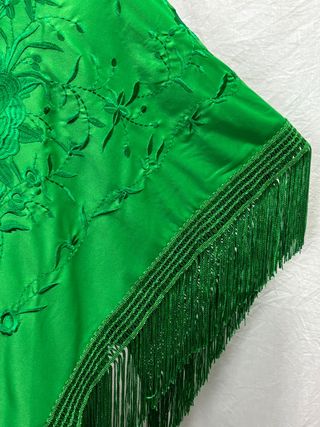 Manton Flamenco Bordado Flor Verde
