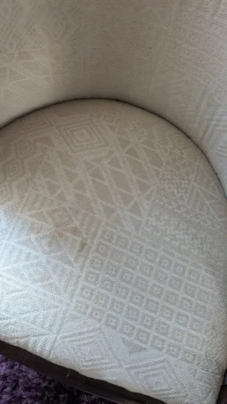 Sillón tapizado madera oscura