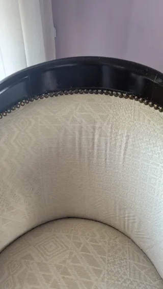 Sillón tapizado madera oscura