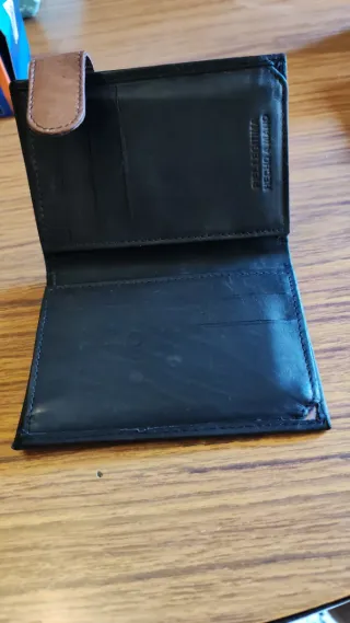 Cartera de piel nueva