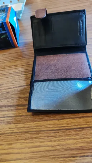 Cartera de piel nueva