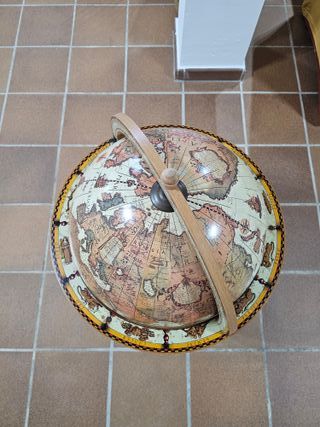 Mueble bar globo terráqueo botellero