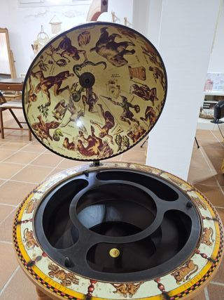 Mueble bar globo terráqueo botellero